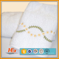 100% coton couleur unie hôtel serviette de bain serviettes de plage avec logo de broderie